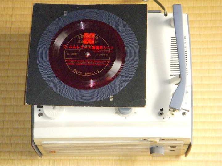 やまだくんのせかい : 昭和レトロ(レコードプレーヤー) やまだくんのせかい : 昭和レトロ(レコードプレーヤー)