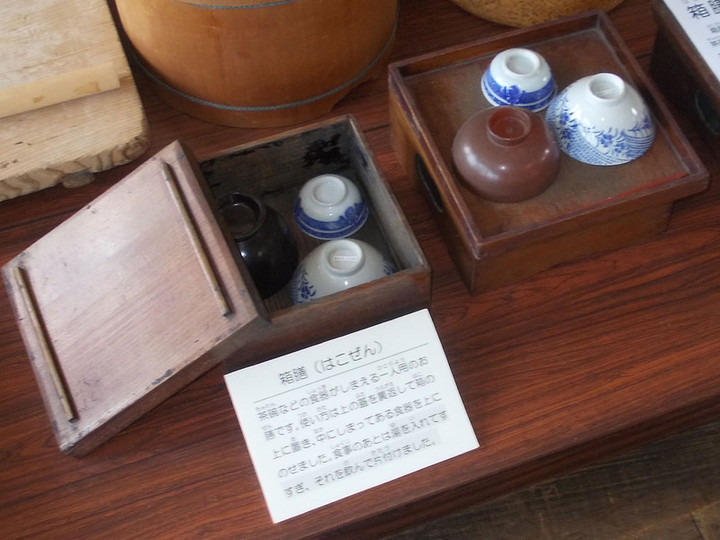 昔の箱膳 やまだくんのせかい : グンマの昔：箱膳