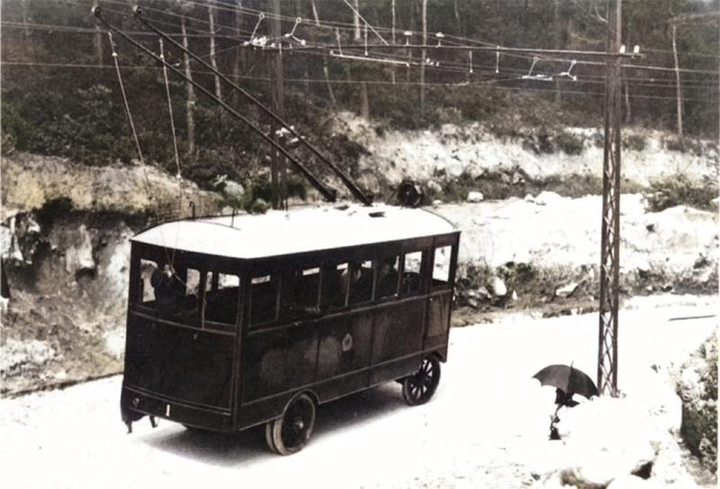 Trolly_hanayashiki3c